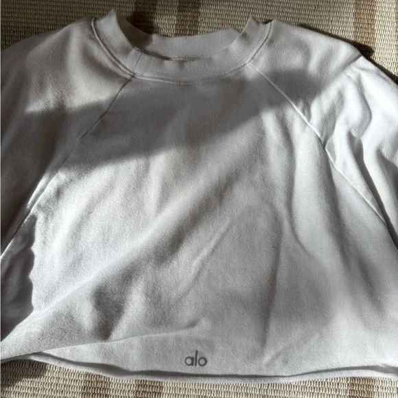 ALO Yoga White Cropped Sweatshirt - Picture 3 of 3